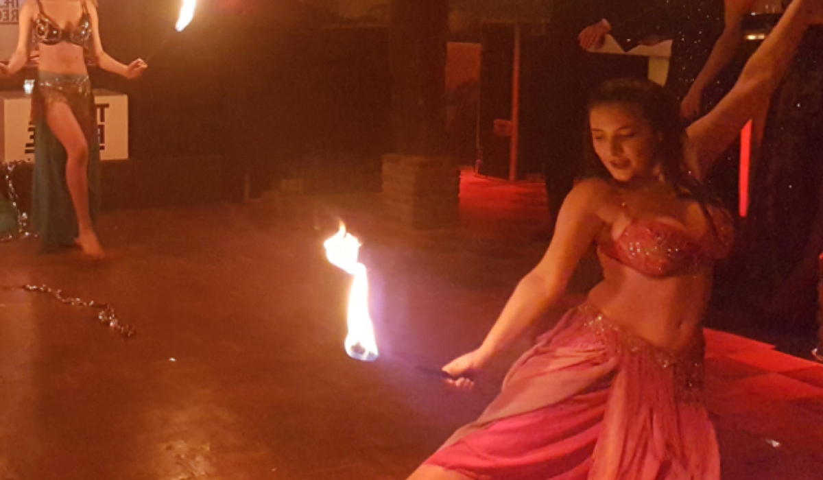 Buikdanseres en de buikdansshow