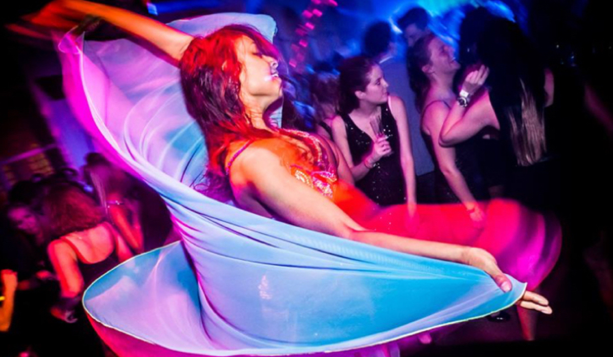 Buikdanseres show voor kinderen volwassenen